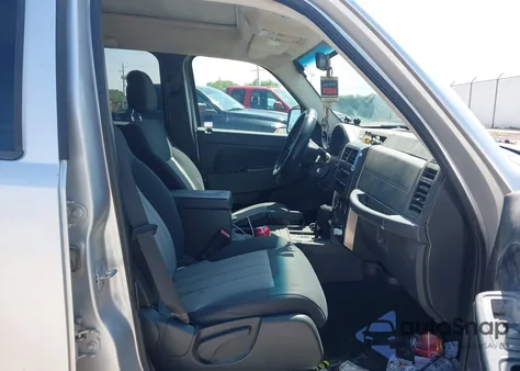 2010 Jeep Liberty Sport z USA, uszkodzony, nr VIN 1J4PN2GK5AW153467